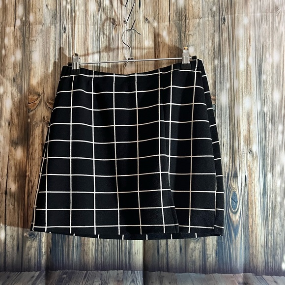 Mini Skirt - Picture 2 of 4